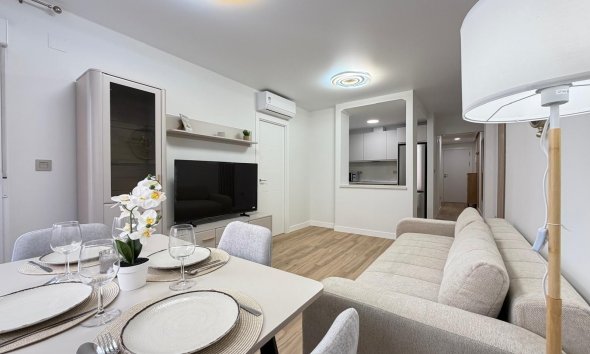 Revente - Apartment -
Torrevieja - Centro