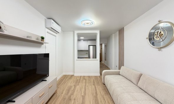 Revente - Apartment -
Torrevieja - Centro