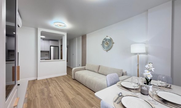 Revente - Apartment -
Torrevieja - Centro