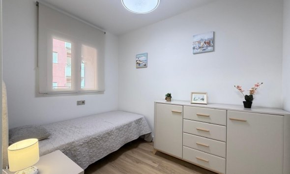 Revente - Apartment -
Torrevieja - Centro