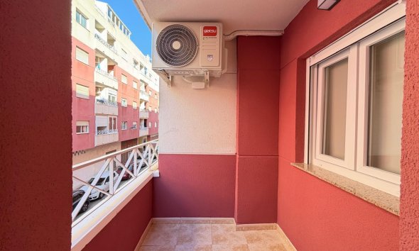 Revente - Apartment -
Torrevieja - Centro