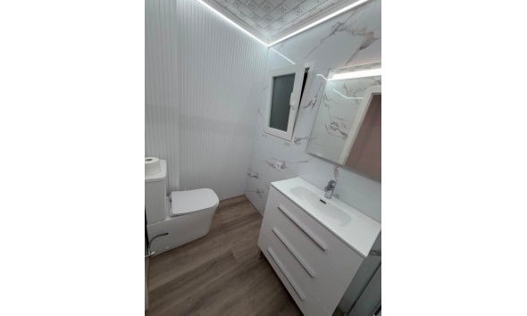 Revente - Apartment -
Torrevieja - Centro