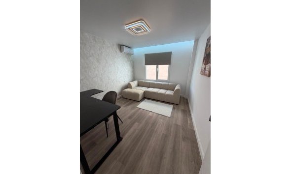 Revente - Apartment -
Torrevieja - Centro