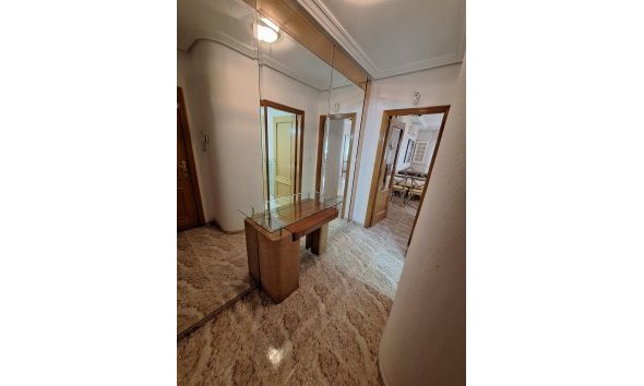 Revente - Apartment -
Torrevieja - Estacion De Autobuses