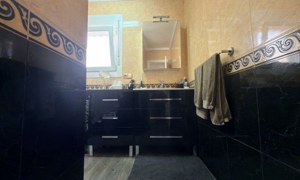 Revente - Semi Detached -
Villamartin - Costa Blanca