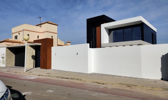 Obra nueva - Villa -
Orihuela Costa - La Zenia