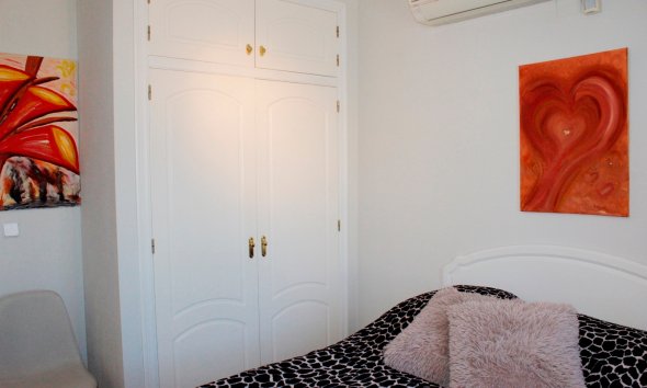 Resale - Villa -
Villamartin - Costa Blanca