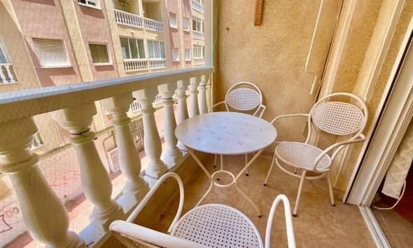 Resale - Apartment -
Torrevieja - Centro