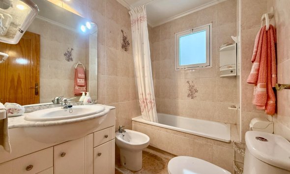 Resale - Apartment -
Torrevieja - Centro