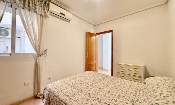 Revente - Apartment -
Torrevieja - Centro