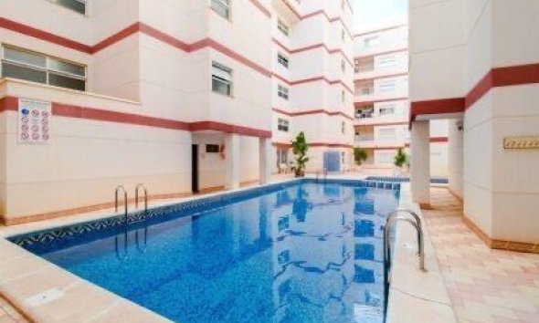 Revente - Apartment -
Torrevieja - Centro