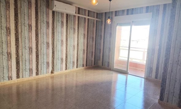 Resale - Apartment -
Torrevieja - Centro