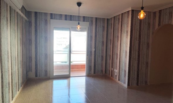 Resale - Apartment -
Torrevieja - Centro