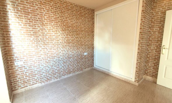 Resale - Apartment -
Torrevieja - Centro