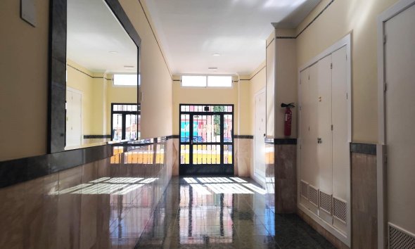 Resale - Apartment -
Torrevieja - Centro