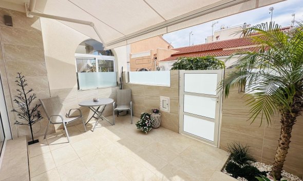 Reventa - Duplex -
Torrevieja - La Siesta