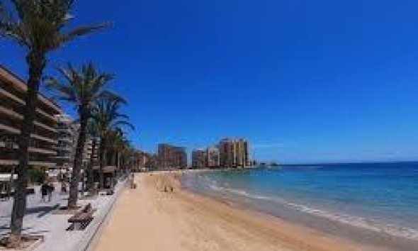 Revente - Apartment -
Torrevieja - Estacion De Autobuses