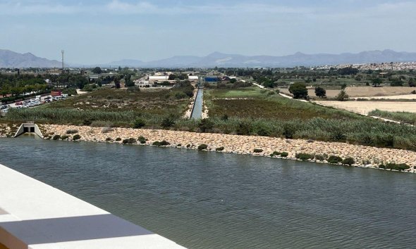 Reventa - Ático -
Guardamar del Segura - Puerto Deportivo