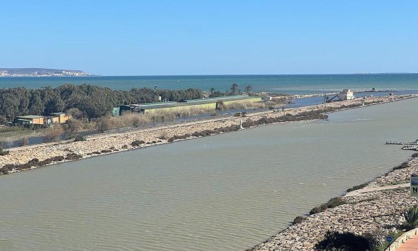 Reventa - Ático -
Guardamar del Segura - Puerto Deportivo