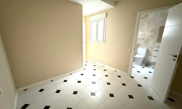 Reventa - Apartment -
Torrevieja - Centro