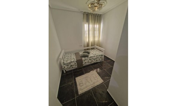 Resale - Apartment -
Torrevieja - Centro - Muelle Pesquero