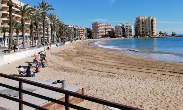 Revente - Apartment -
Torrevieja - Paseo Maritimo