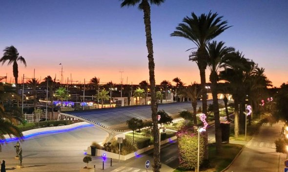 Revente - Apartment -
Torrevieja - Paseo Maritimo