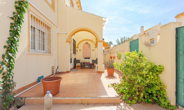 Resale - Villa -
Pilar de la Horadada - Costa Blanca