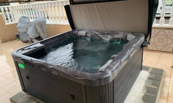 Revente - Villa -
Villamartin - Costa Blanca