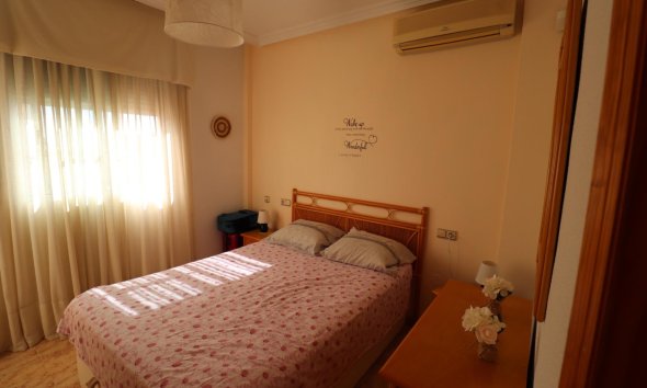 Revente - Villa -
Villamartin - Costa Blanca