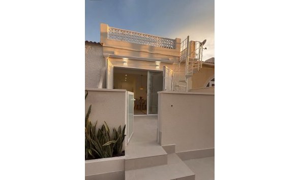 Revente - Villa -
Torrevieja - El Chaparral