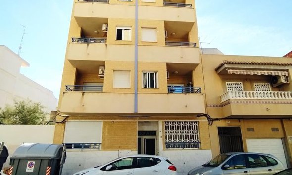 Resale - Apartment -
Torrevieja - CENTRO CASCO URBANO