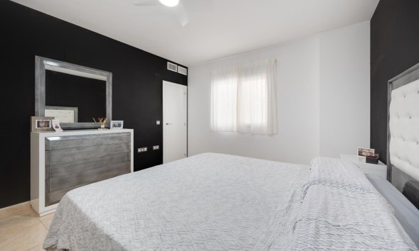 Resale - Apartment -
Torrevieja - Centro