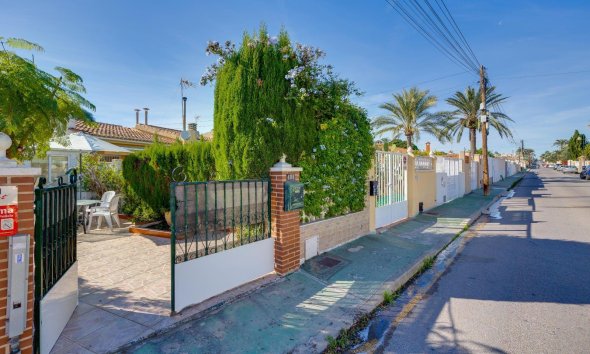 Reventa - Villa -
Torrevieja - Calas Blanca