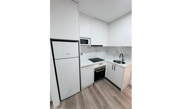 Resale - Apartment -
Torrevieja - Centro - Muelle Pesquero