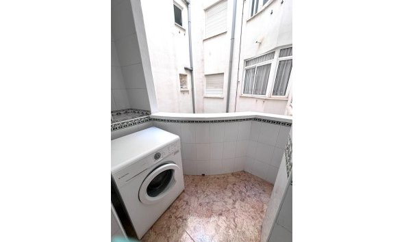 Resale - Apartment -
Torrevieja - Centro - Muelle Pesquero