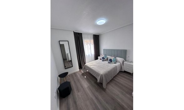 Resale - Apartment -
Torrevieja - Centro - Muelle Pesquero