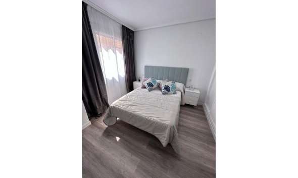 Resale - Apartment -
Torrevieja - Centro - Muelle Pesquero