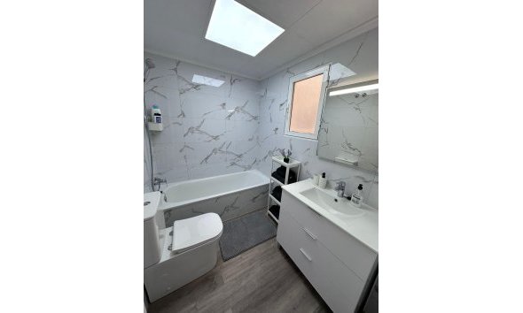 Resale - Apartment -
Torrevieja - Centro - Muelle Pesquero