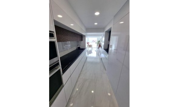 Resale - Apartment -
Torrevieja - Centro