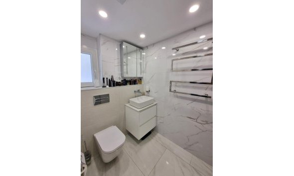 Resale - Apartment -
Torrevieja - Centro