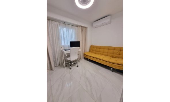 Resale - Apartment -
Torrevieja - Centro