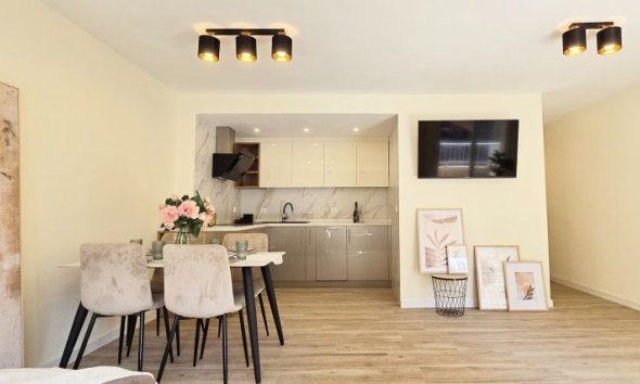 Reventa - Apartment -
Torrevieja - Centro