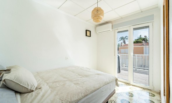 Reventa - Duplex -
Torrevieja - Playa De Los Naufragos