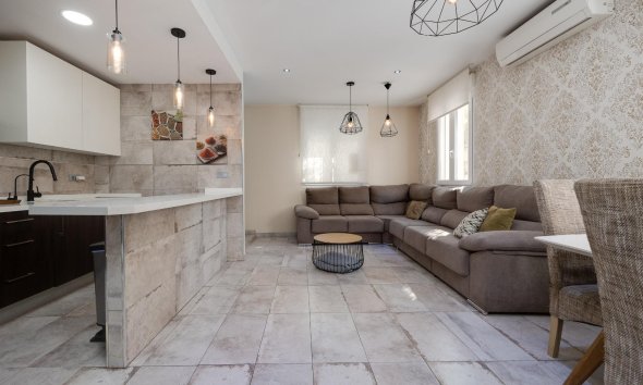 Reventa - Town House -
Torrevieja - Centro