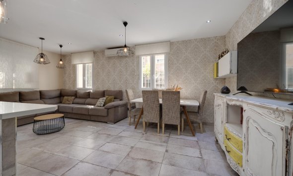 Reventa - Town House -
Torrevieja - Centro