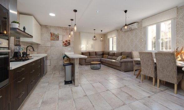 Reventa - Town House -
Torrevieja - Centro