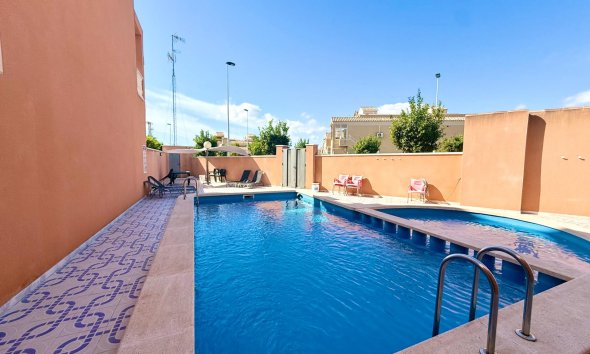 Reventa - Semi Detached -
Torrevieja - El Limonar