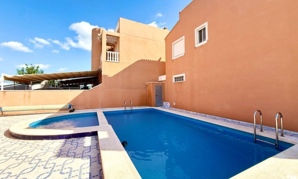 Reventa - Semi Detached -
Torrevieja - El Limonar
