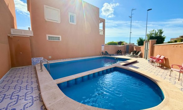 Reventa - Semi Detached -
Torrevieja - El Limonar